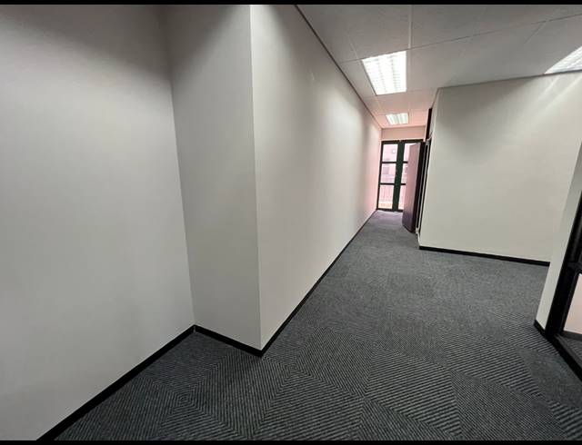 215M² OFFICE TO LET IN HYDE PARK